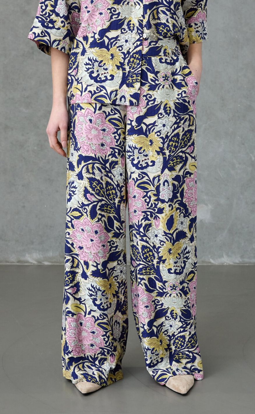 Navy/blå Paisle Love & Divne Kjole Love1000 Navy Paisley - Love&divine Kjole  - 5714862721700