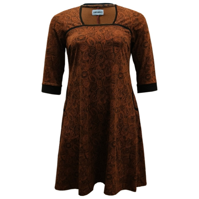 Brun Plus Size Kjole Tokyo Chocolate Doodles - Amamiko Kjole