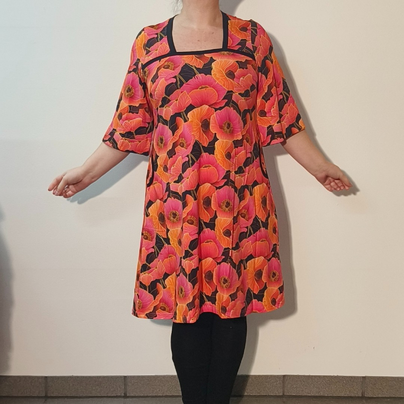Pink Plus Size Kjole Tokyo Poppies - Amamiko Kjole