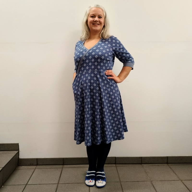 Blå Plus Size Kjole Bika Blue Flower - Amamiko Kjole