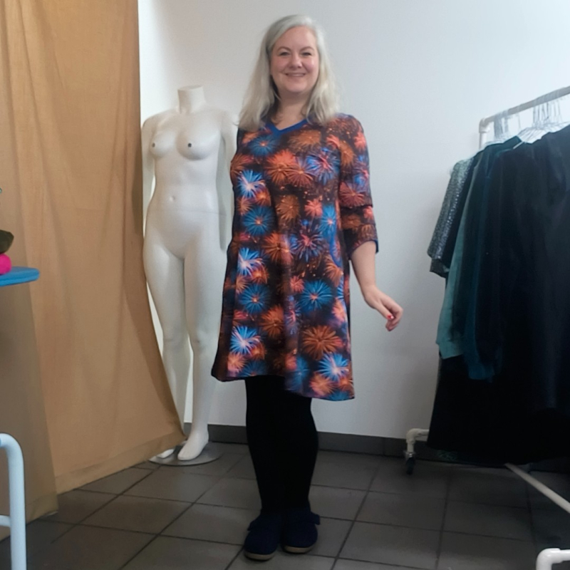 Blå Plus Size Kjole Tulla Fireworks - Amamiko Kjole