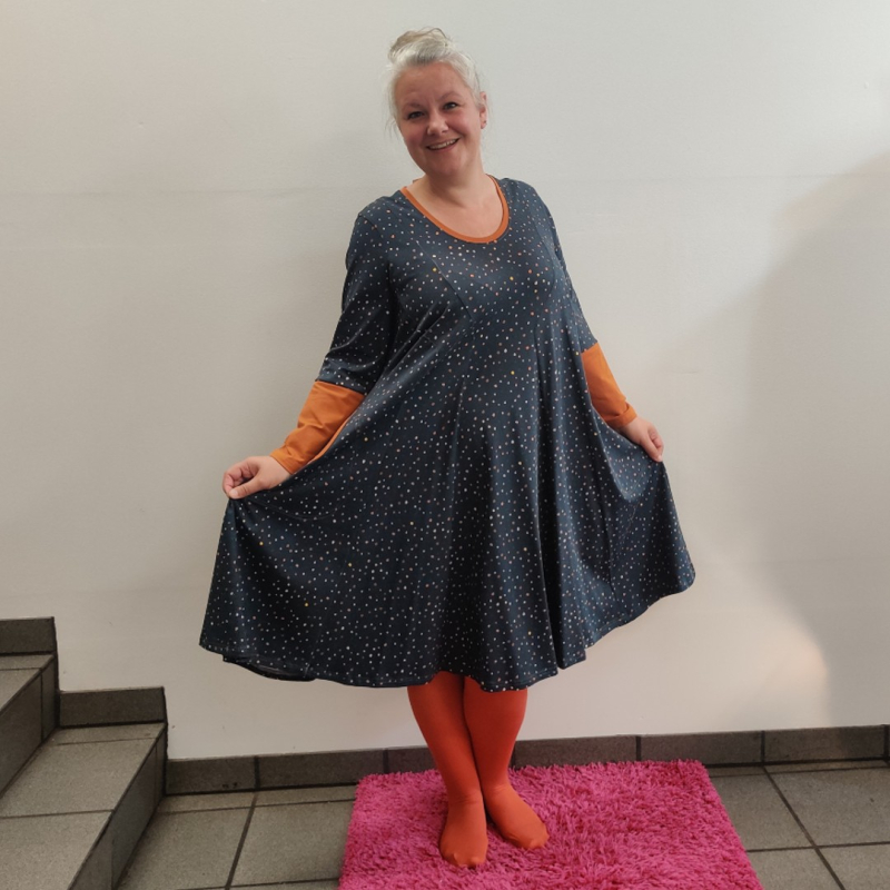 Grå Løs Plus Size Kjole Ojo Grey Dot - Amamiko Kjole