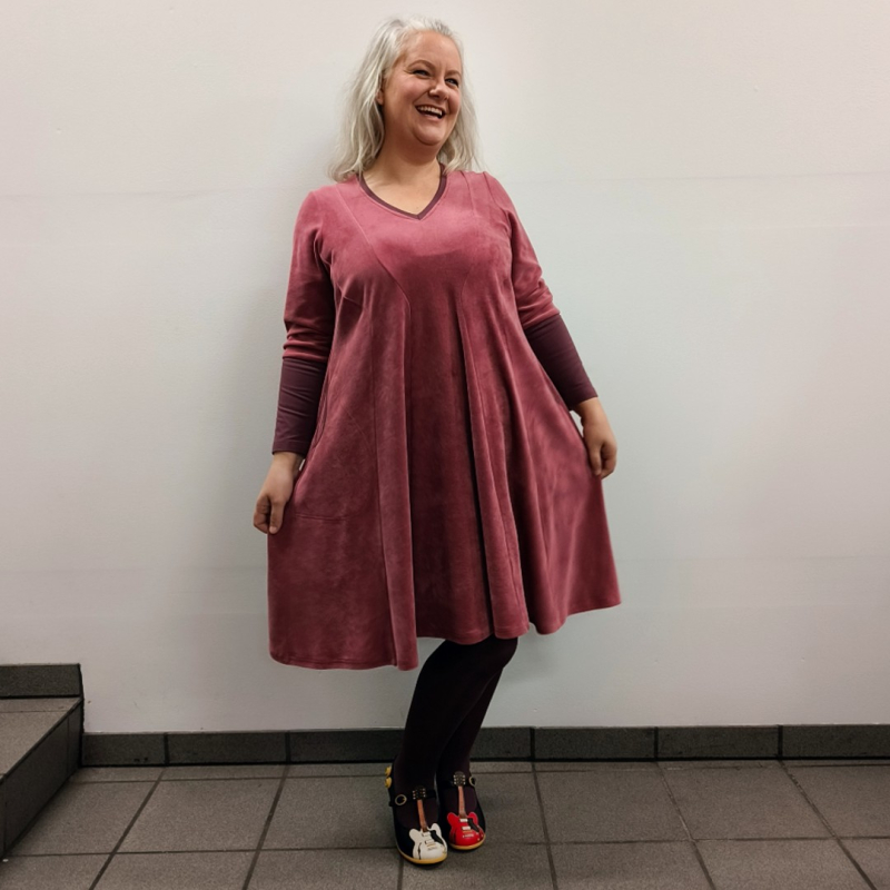 Rosa Løs Plus Size Velour Kjole Emi Velvet - Amamiko Kjole