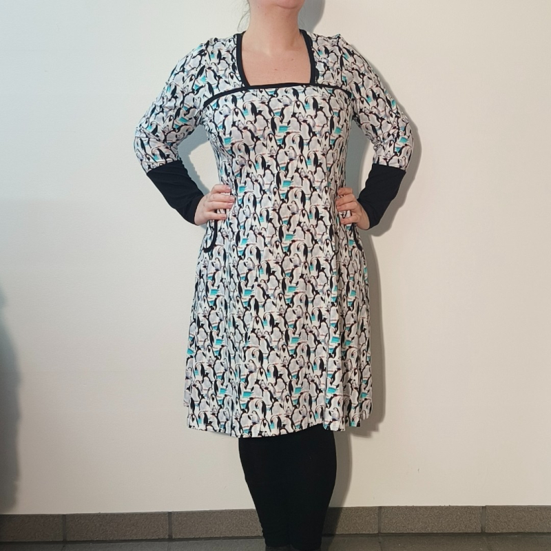 Hvid Plus Size Kjole Tokyo Penguin - Amamiko Kjole