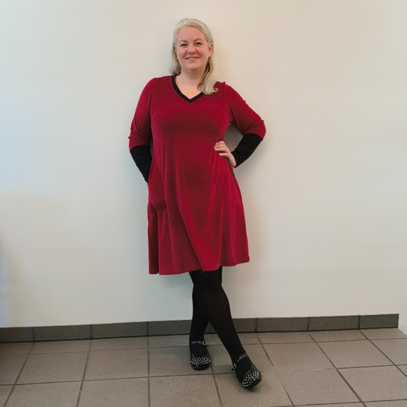Rød Plus Size Kjole Tulla Bordeaux Velvet - Amamiko Kjole