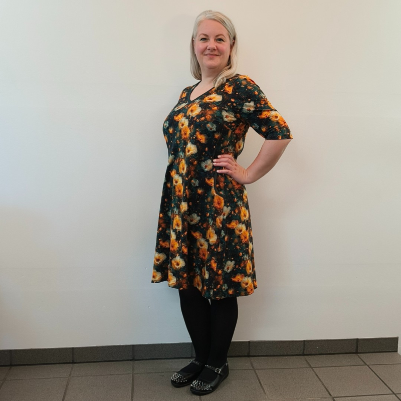 Grøn Plus Size Kjole Tulla Yellow Flower - Amamiko Kjole