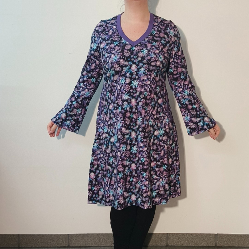 Lilla Plus Size Kjole Tulla Purple Snow - Amamiko Kjole