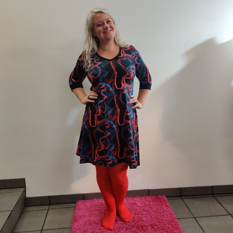 Sort Plus Size Kjole Tulla Laser Game - Amamiko Kjole