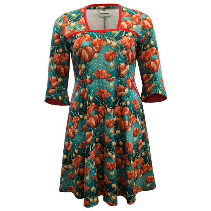 Blå Plus Size Kjole Genkei Red Tulips - Amamiko Kjole